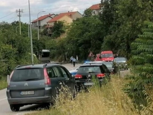 Autobus udario u stijenu, dvoje poginulih