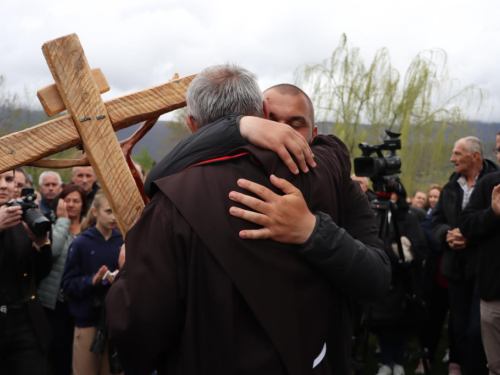 FOTO/VIDEO: Poruka mira stigla na Šćit: Josip Jelinić završio svoje hodočašće kroz BiH