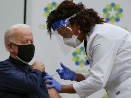 Joe Biden uživo primio cjepivo protiv koronavirusa