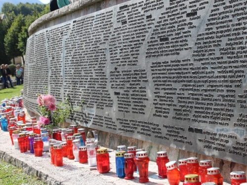 FOTO: Dan sjećanja na ramske žrtve