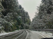 Ceste širom BiH većinom mokre, u višim predjelima zasniježene, ponegdje magla smanjuje vidljivost