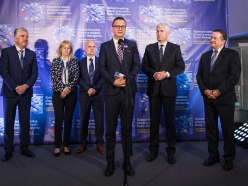 Hrvati lideri k EU i NATO-u, bez Izbornog zakona BiH će biti blokirana kao Mostar
