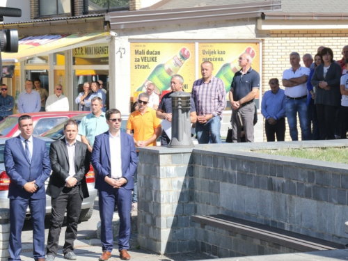 FOTO: Polaganjem vijenaca i svečanom sjednicom započelo obilježavanje Dana općine