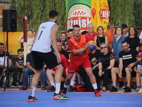 FOTO: Ekipa ''Makarska 3x3'' pobjednik 19. Streetball Rama 2021.