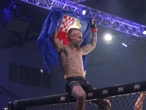 FOTO/VIDEO: Ivan Sičaja – treća profesionalna MMA pobjeda