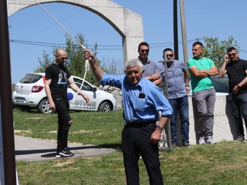 FOTO/VIDEO: Biskup Pero Sudar na Proslapu blagoslovio Spomen ploče