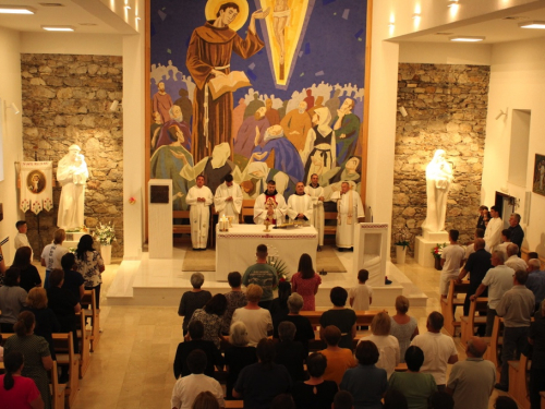 FOTO: Proslava sv. Ante u župi Gračac