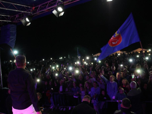 FOTO: U etno selu Remić održan veliki koncert Mate Bulića i prijatelja