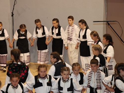 FOTO/VIDEO: Škola folklora u Prozoru koncertom predstavila svoj rad