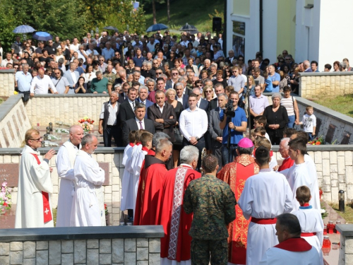 FOTO/VIDEO: Na Uzdolu obilježena 23. obljetnica stravičnog pokolja nad Hrvatima