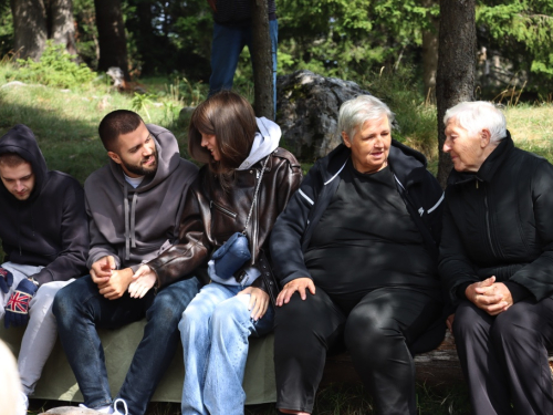 FOTO: Na Vranu služena sv. misa za poginule duvandžije