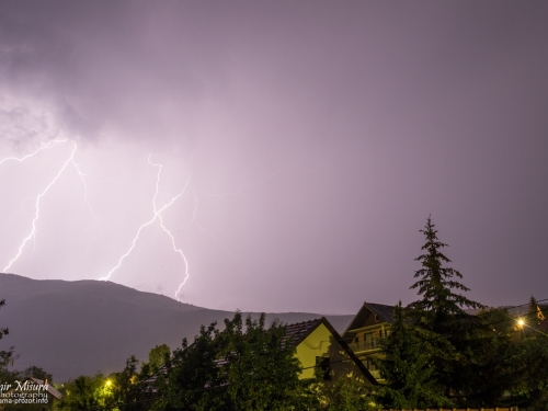 FOTO: Munje noćas 'parale' nebo iznad Rame