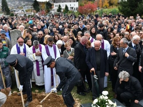 U Sarajevu sahranjen ubijeni policajac Davor Vujinović