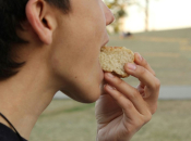 Ako imate problema sa štitnjačom izbjegavajte ovih 6 namirnica