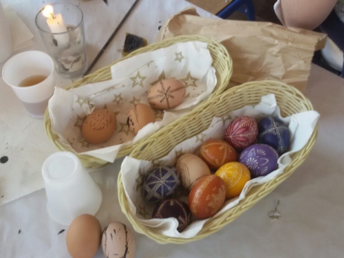 FOTO: Održana radionica tradicionalnog šaranja uskrsnih jaja