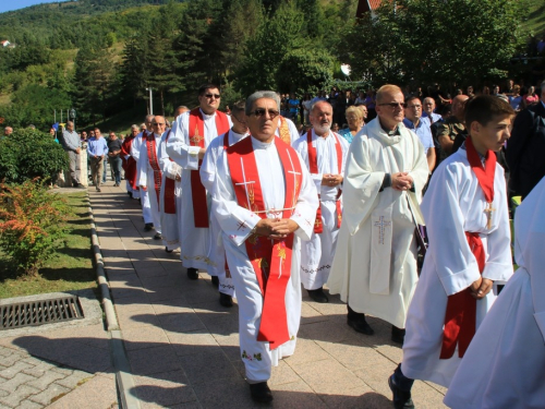 FOTO/VIDEO: Na Uzdolu obilježena 22. obljetnica stravičnog pokolja nad Hrvatima