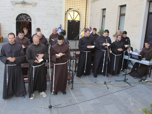 FOTO: Misa Uočnica povodom proslave Velike Gospe u župi Rama Šćit