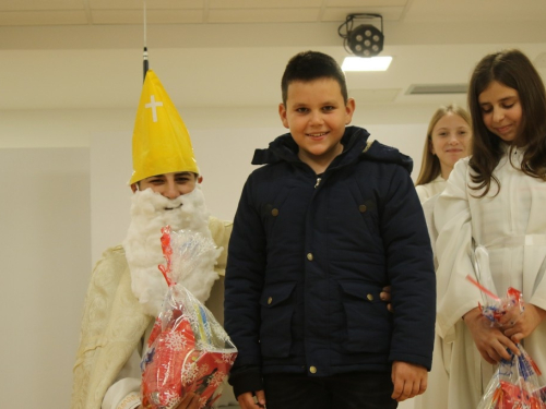 FOTO: Sv. Nikola razveselio mališane u Rumbocima