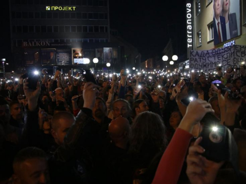 Burno u RS: Opozicija se odrekla mandata