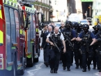 Teroristički napad u Londonu, troje ljudi izbodeno, policija upucala napadača
