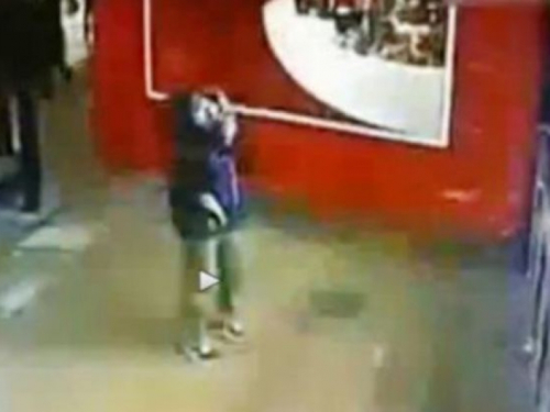 Pukao je veliki akvarij s morskim psima