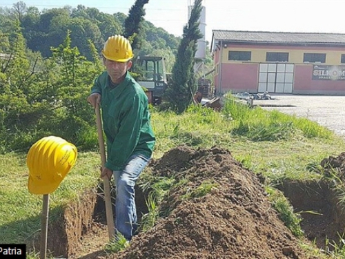 Radnici iskopali za sebe grobna mjesta u krugu tvornice