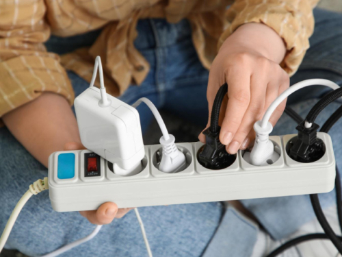 Obavezno isključite ove uređaje iz struje prije oluje i tako spriječite mogući požar