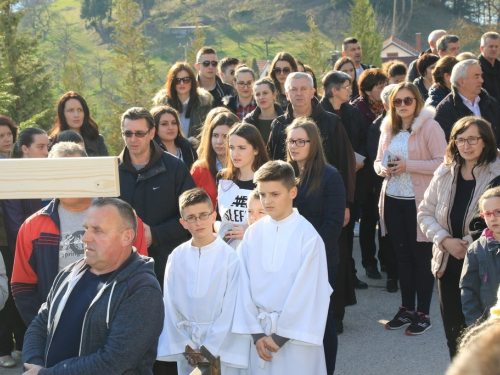 FOTO: Ramski put križa na brdo Gračac