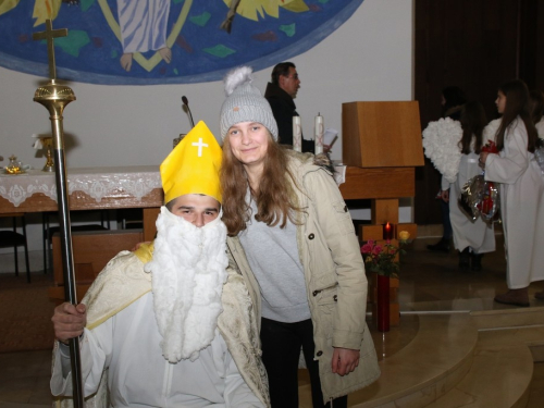 ​FOTO: Sv. Nikola s radošću dočekan u župi Rumboci