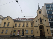 Izmetom uprljano pročelje crkve u srcu Sarajeva