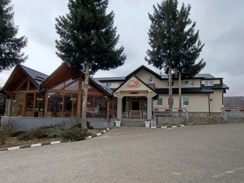 Na prodaju kompleks Rostovo: Hotel, etno-selo i skijalište za 800.000 eura