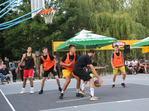 FOTO: Druga večer Streetball turnira u Prozoru