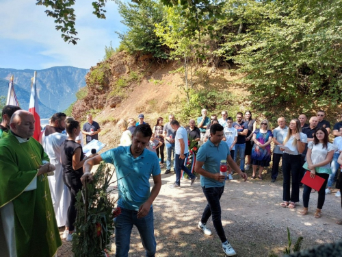 FOTO/VIDEO: Na Pomenu obilježena 29. obljetnica stradanja hrvatskih branitelja