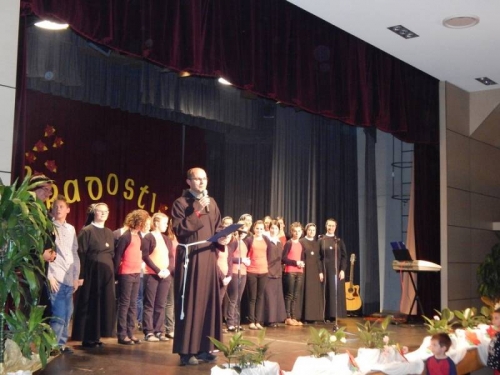 Čuvarice i PMI Prozor na humanitarnom koncertu „Izvor radosti“ u Sarajevu
