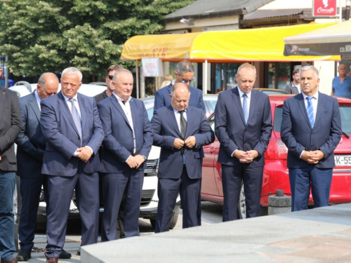 FOTO: Polaganjem vijenaca i svečanom sjednicom započelo obilježavanje Dana općine