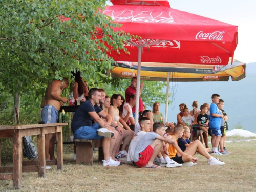 FOTO: 'Caffe Grand' osvojio prvo mjesto na turniru u odbojci u Ripcima