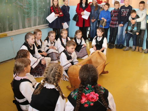 FOTO: Božićna priredba u Osnovnoj školi u Rumbocima