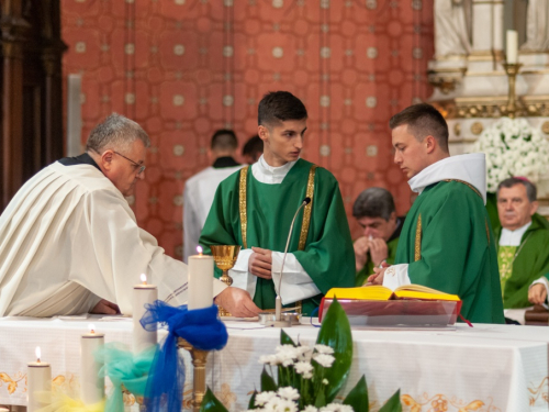 FOTO: Josip Papak iz Prozora i Marko Cvitković iz Doljana zaređeni za đakone