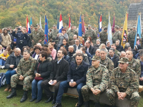 Molitveni pohod na Bobovac - Trebaju nam mudri ljudi i pošteni građani