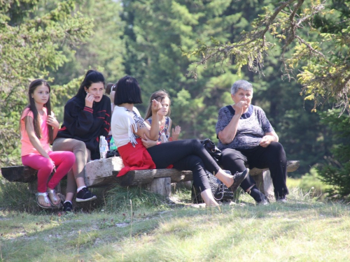 FOTO/VIDEO: Na Vran planini služena misa za poginule duvandžije