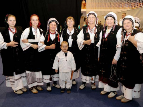 FOTO: Ramci na ''Običajima starog zavičaja'' okupili folkloraše iz tri države