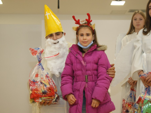 FOTO: Sv. Nikola razveselio mališane u Rumbocima