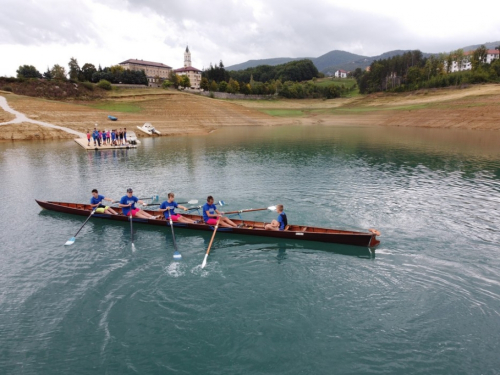 FOTO: Na Ramskom jezeru održana 8. veslačka regata