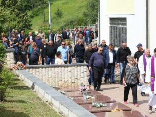 FOTO/VIDEO: Prvi susret iseljenih Uzdoljana i Dan 3. bojne brigade Rama i branitelja Uzdola