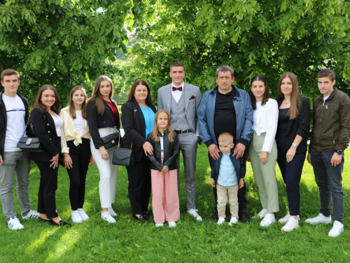 FOTO: Matura 2025. - Defile mladosti na ulicama Prozora