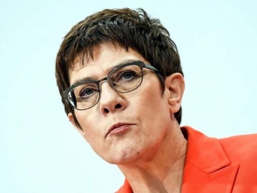 Nasljednica Angele Merkel daje ostavku, neće se kandidirati za kancelarku