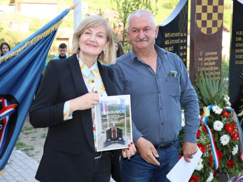 FOTO: Na Ustirami svečano otkriven spomenik poginulim i nestalim braniteljima