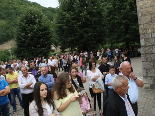 FOTO: Vanjska proslava sv. Ante u župi Gračac