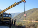 Izvučeno tijelo mladića koji je autom sletio u Jablaničko jezero