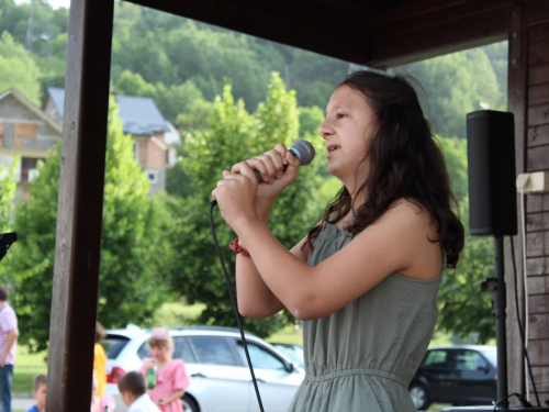 FOTO: 16. festival duhovne glazbe ''Djeca pjevaju Isusu'' u župi Prozor